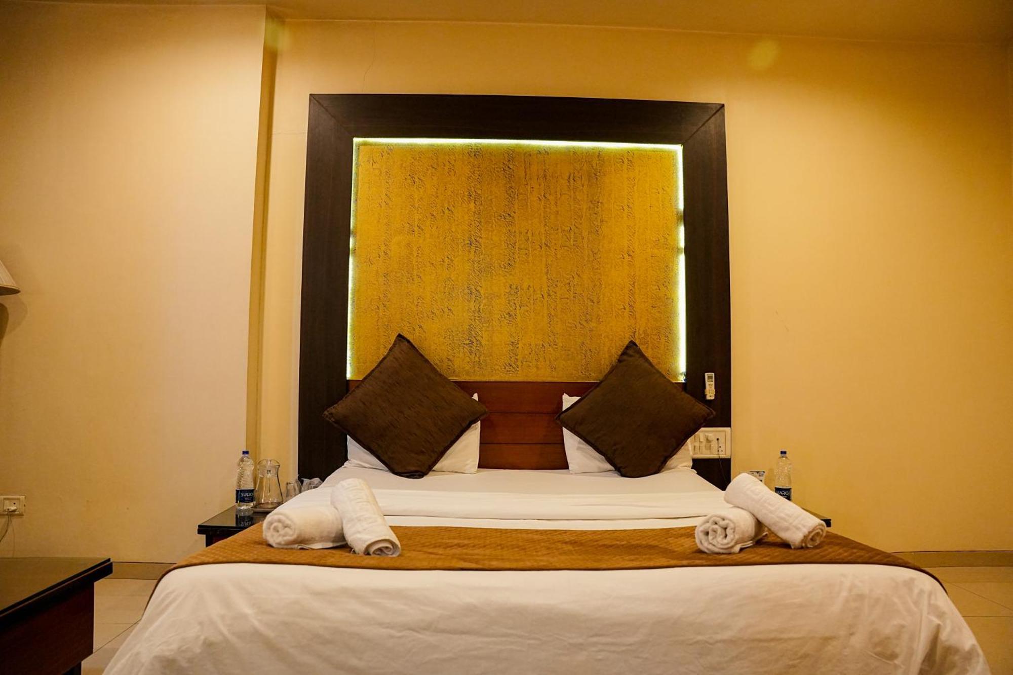 Hotel Viva Inn Yerandwane Zewnętrze zdjęcie