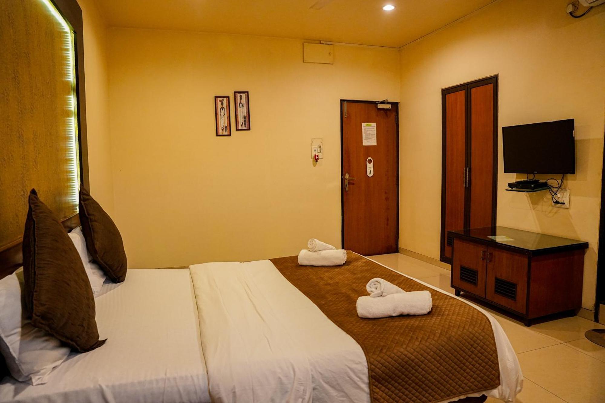 Hotel Viva Inn Yerandwane Zewnętrze zdjęcie