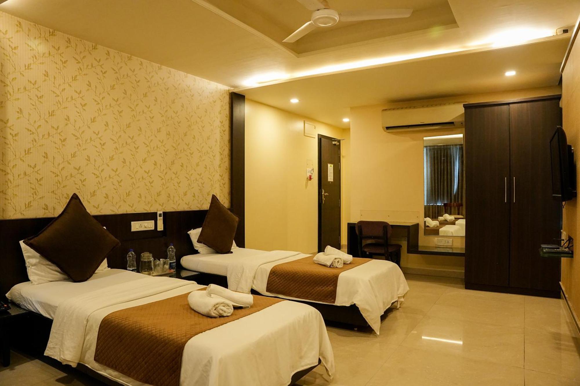 Hotel Viva Inn Yerandwane Zewnętrze zdjęcie