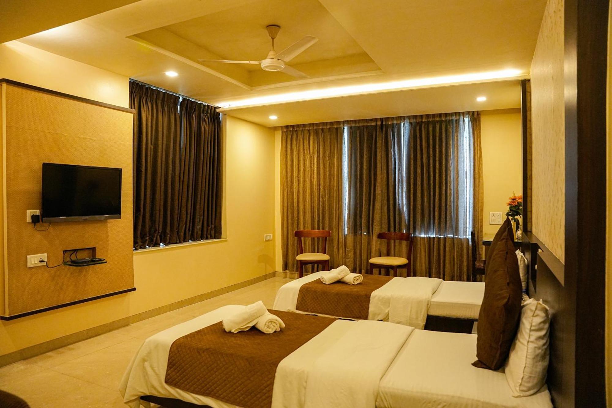Hotel Viva Inn Yerandwane Zewnętrze zdjęcie